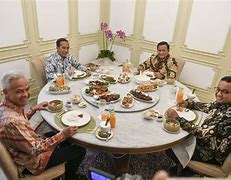 Jokowi Makan Siang Bersama